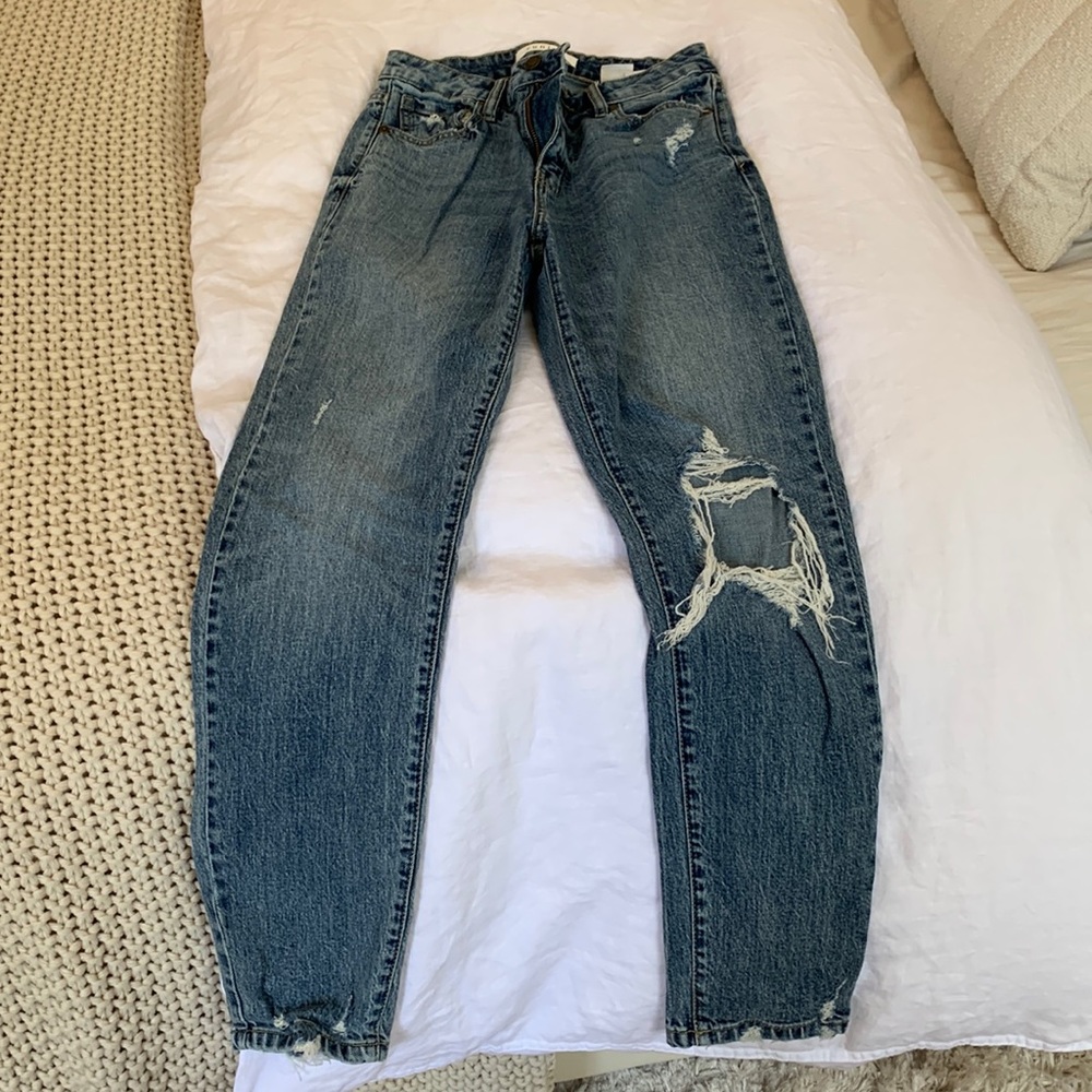 Eunina dark blue straight leg jeans with rip